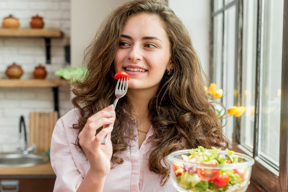 The Link Between Diet and Dental Health: Foods for a Happy Smile