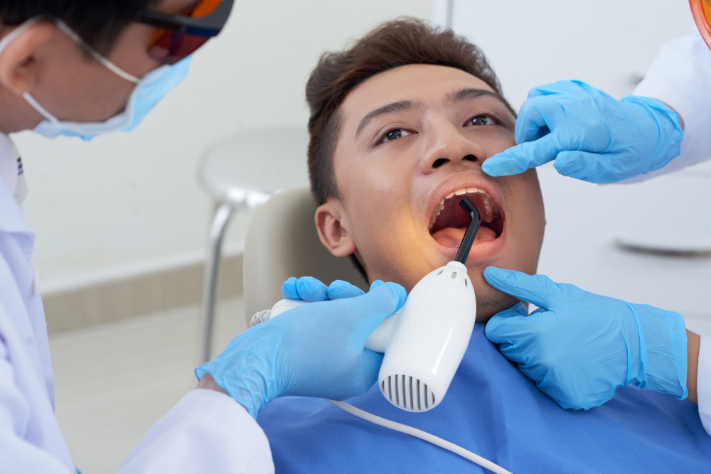 How Do Intra-Oral Cameras Aid in Early Diagnosis?